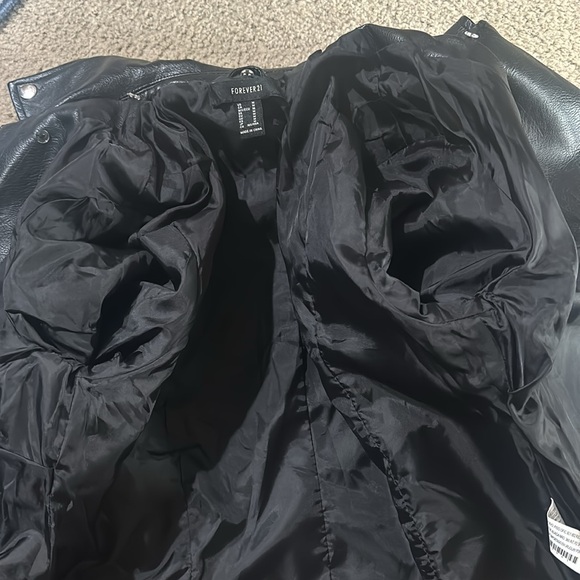 Leather jacket. - Picture 4 of 5